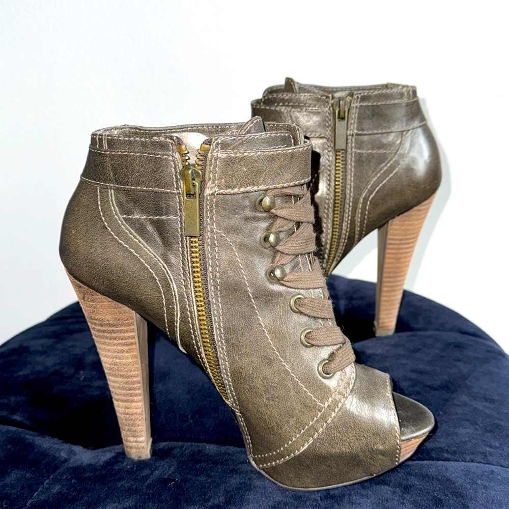 Aldo Women’s Bootie Fashion boots. Size 6 or 36